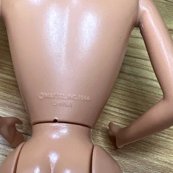 Vintage 1966/1976 Barbie Doll Long Blonde Wavy Hair Blue Eyes Accessories & Dog - Picture 9 of 9